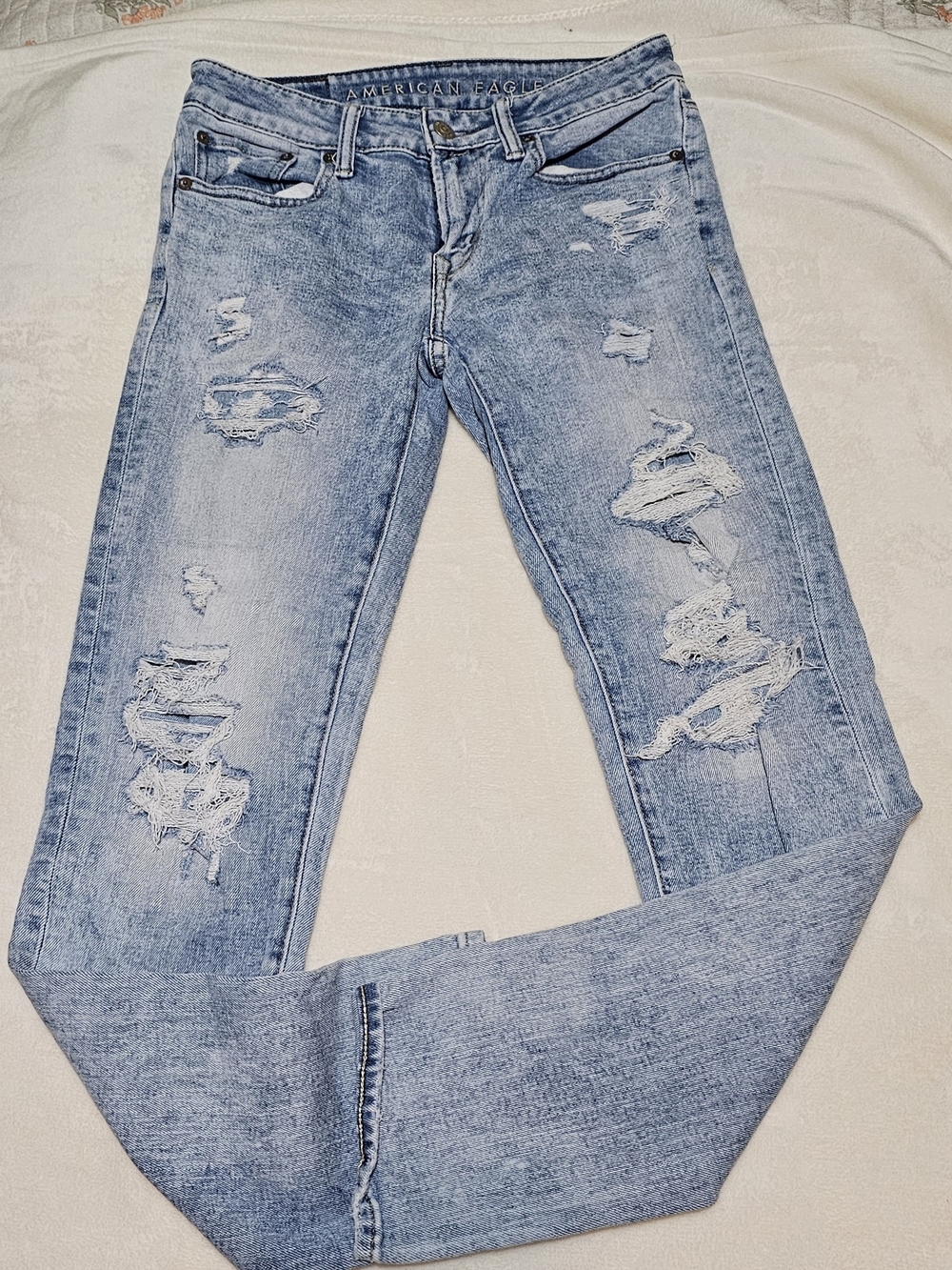 Size 29x32 American Eagle Outfitters Light Wash Ripped Skinny Jeans